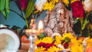 Ganesh Idol with Roses - How To Reduce